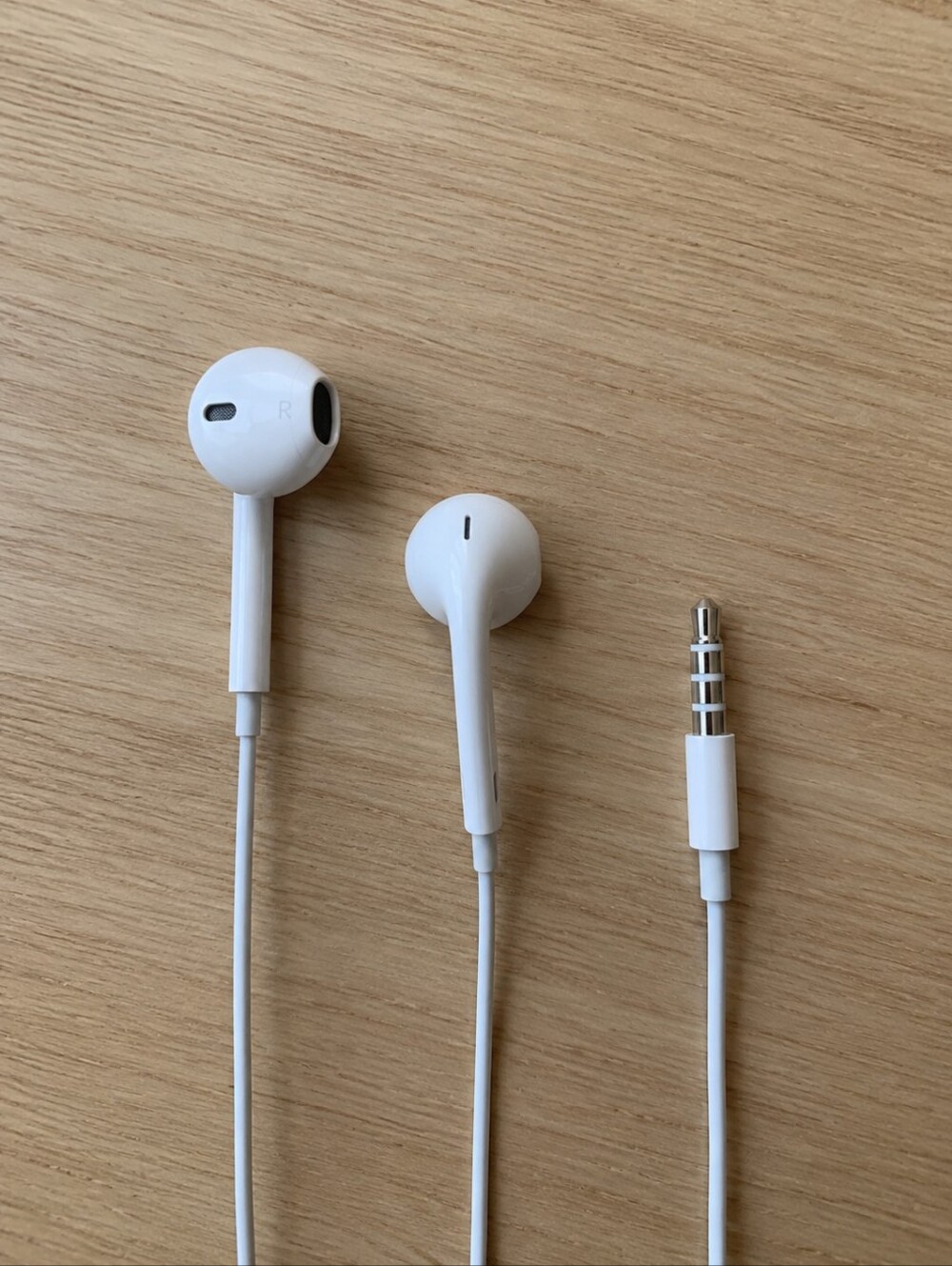 Apple EarPods Wired Earbuds Headphones 3.5mm Audio Plug White New Genuine Apple - Picture 6 of 6